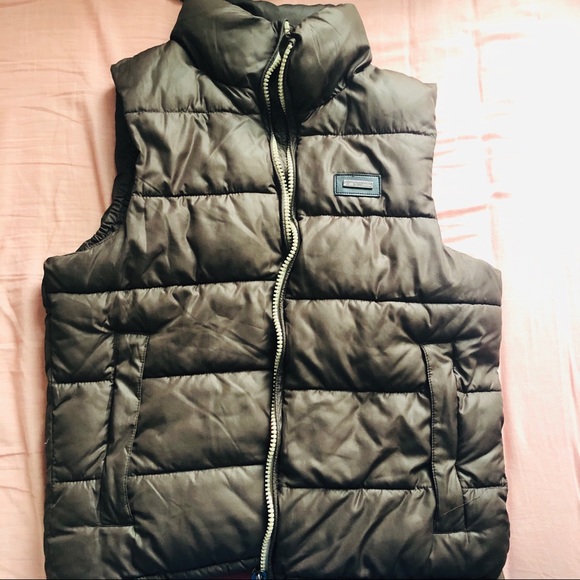Guess by Marciano men’s puffer vest - Picture 2 of 7